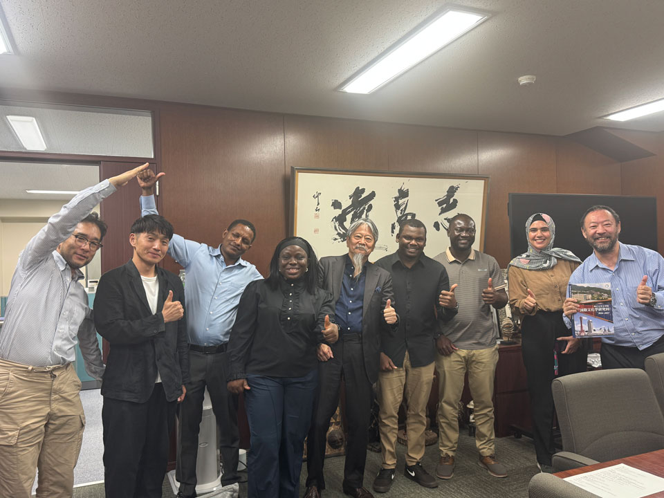 Kobe University's Graduate School of Intercultural Studies Kobe University's Graduate School of Intercultural Studies